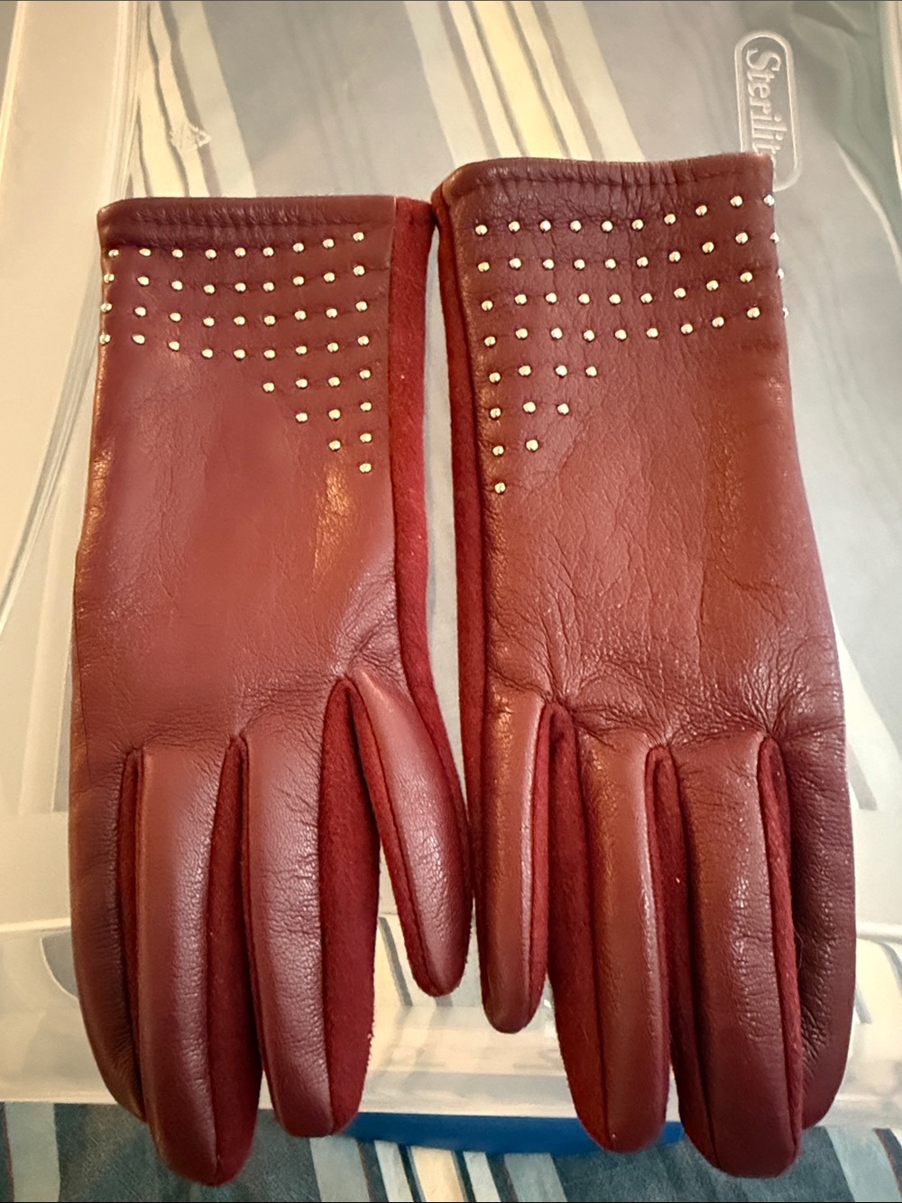 Studded Women's Gloves - Burgundy